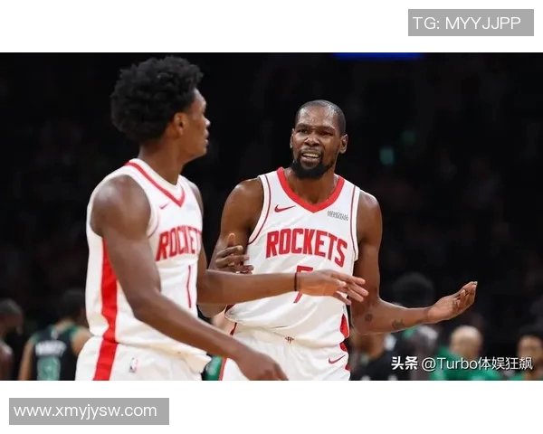 2月12日火箭队对决强敌全力争胜展现球队实力与团结精神